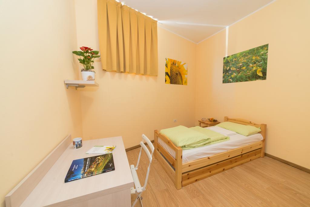 Hostel L'Ost - Ostello Di Grumes מראה חיצוני תמונה