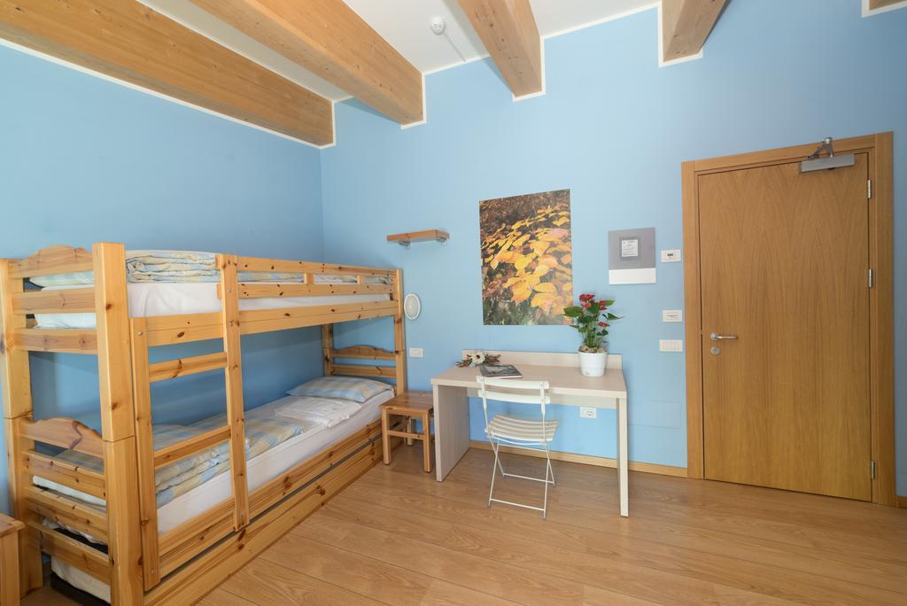 Hostel L'Ost - Ostello Di Grumes מראה חיצוני תמונה