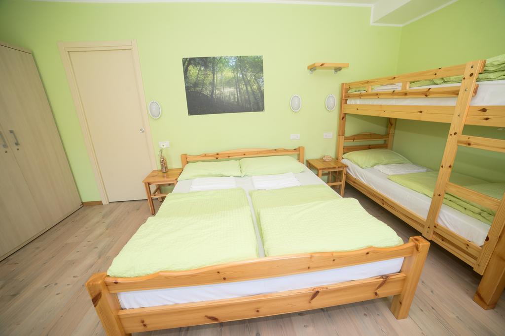 Hostel L'Ost - Ostello Di Grumes מראה חיצוני תמונה
