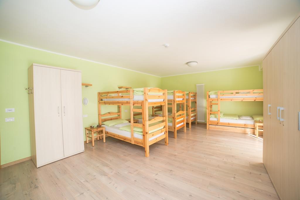 Hostel L'Ost - Ostello Di Grumes מראה חיצוני תמונה